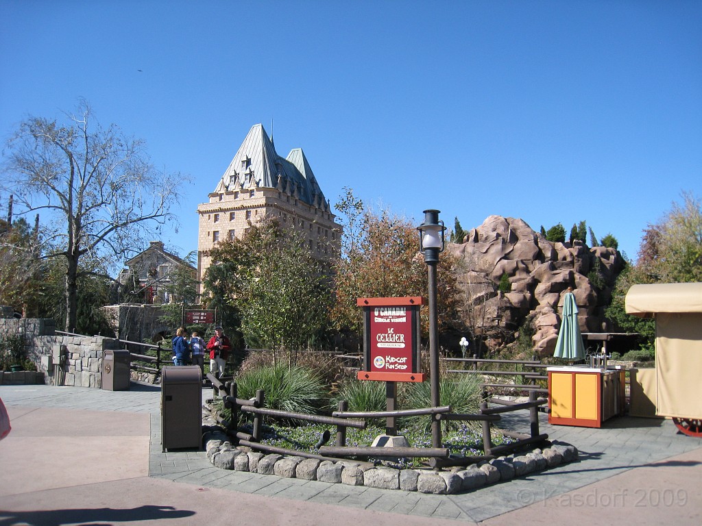 Disney 2010 D3 0610.jpg - January 9-11, 2010 Disney World Florida. Monday, up and ready to roll, took shuttle to Epcot. Caught a couple shows and took a lot of pictures. Finally had to call it a day to get to our plane to go home.